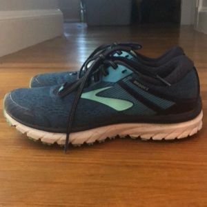 Brooks Adrenaline GTS 18, size 7. WORN ONLY ONCE